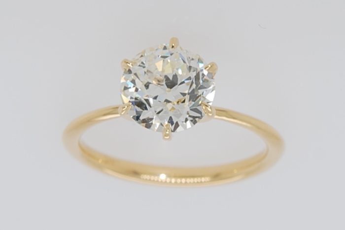 Solitaire diamond ring in yellow gold