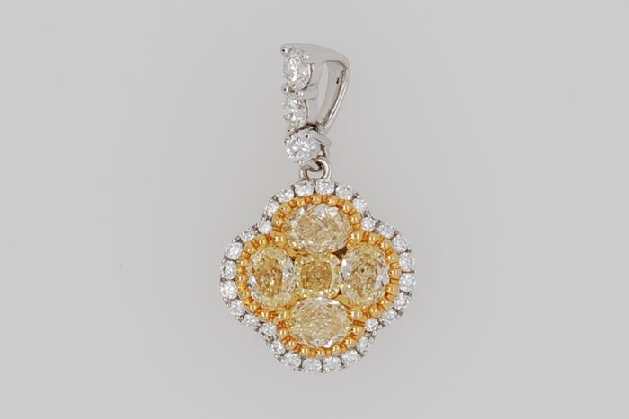 Yellow diamond cluster pendant with a pear-shaped diamond